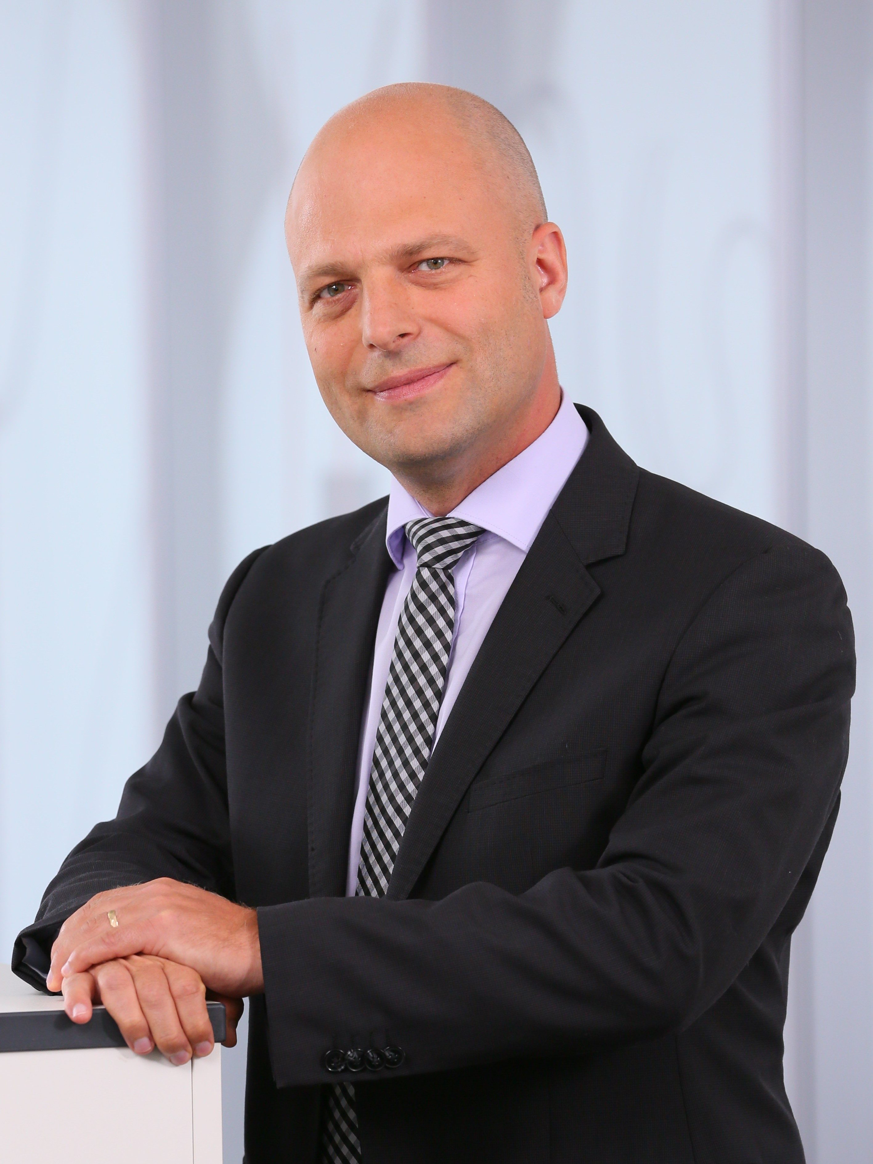 Profile picture: Emil Nierges - 