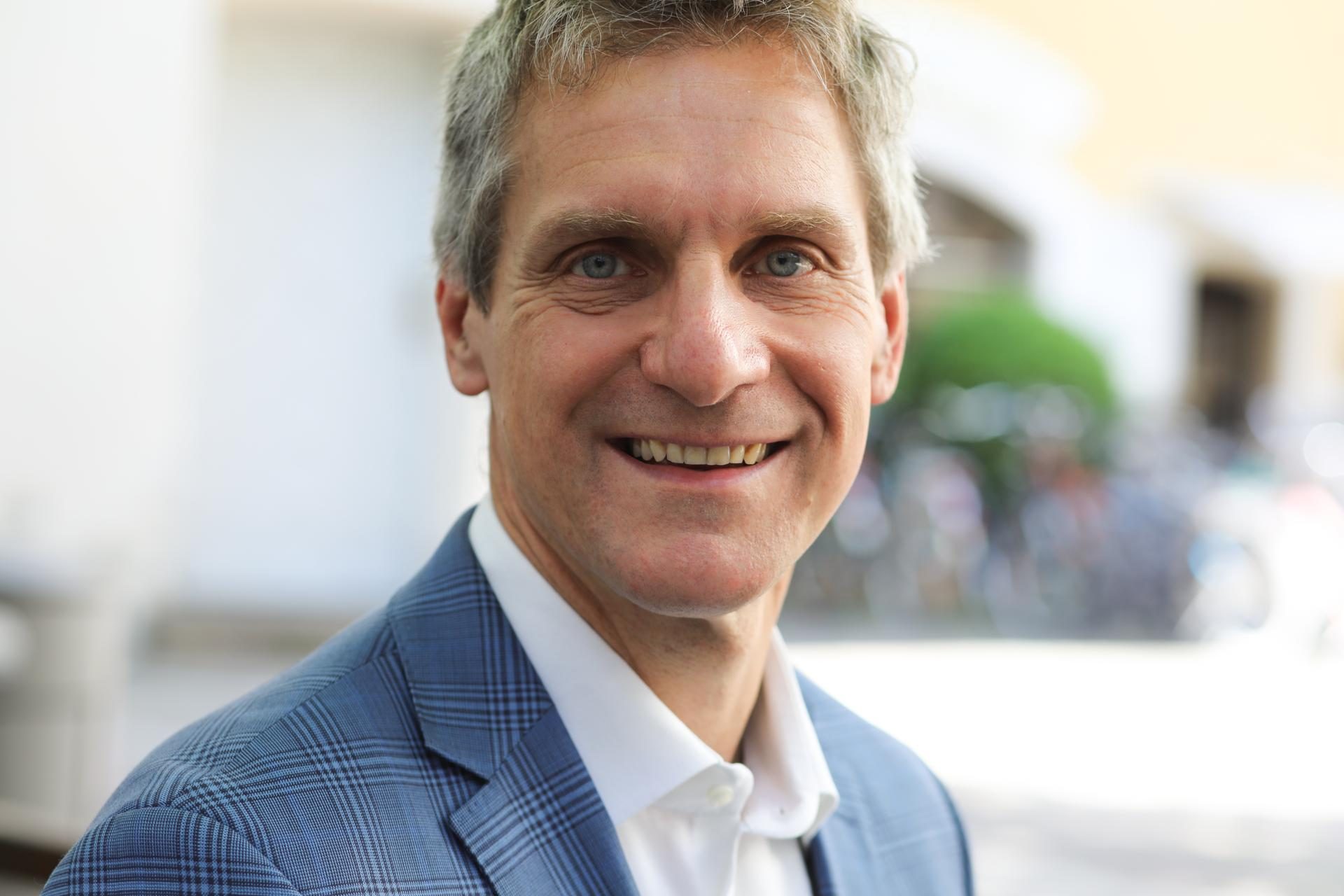 Profile picture: Gerhard Stelzer  - Senior Technical Editor, Technical Marketing & Digital Design-In Systems