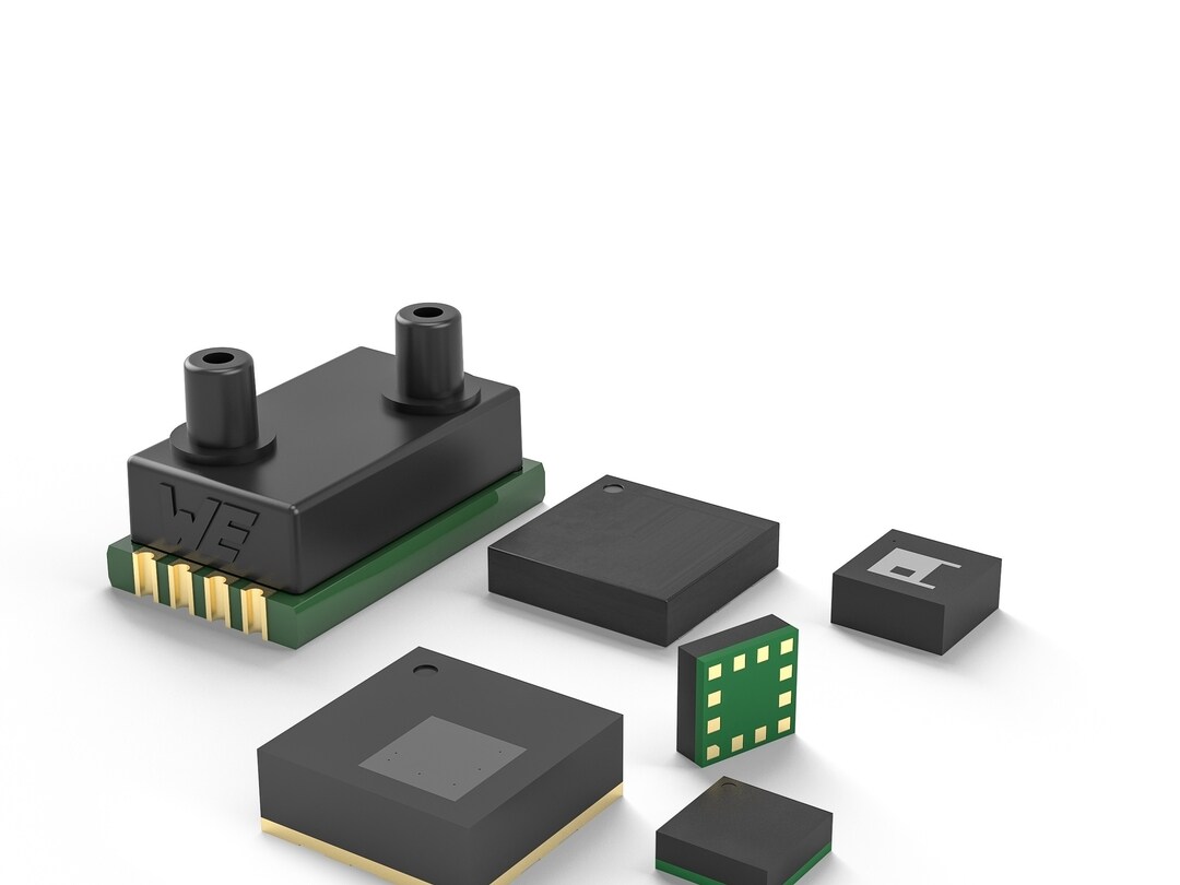Viele verschiedene Bauteile auf weißem Hintergrund