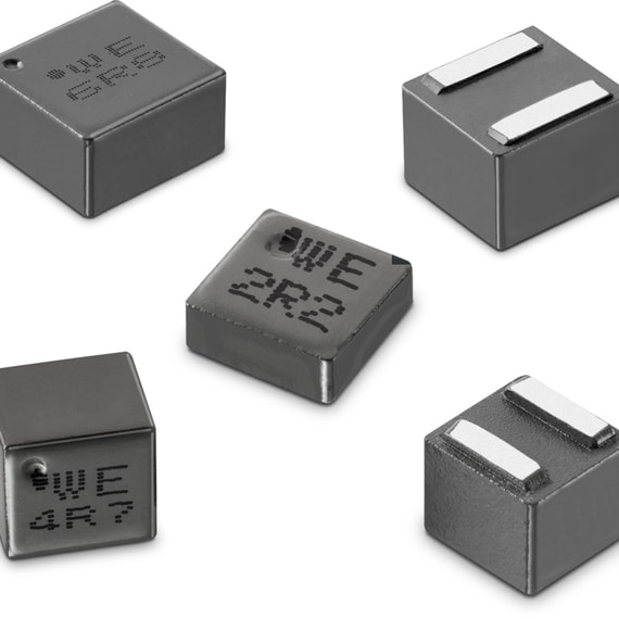 Vier elektrotechnische Bauteile auf weißem Hintergrund