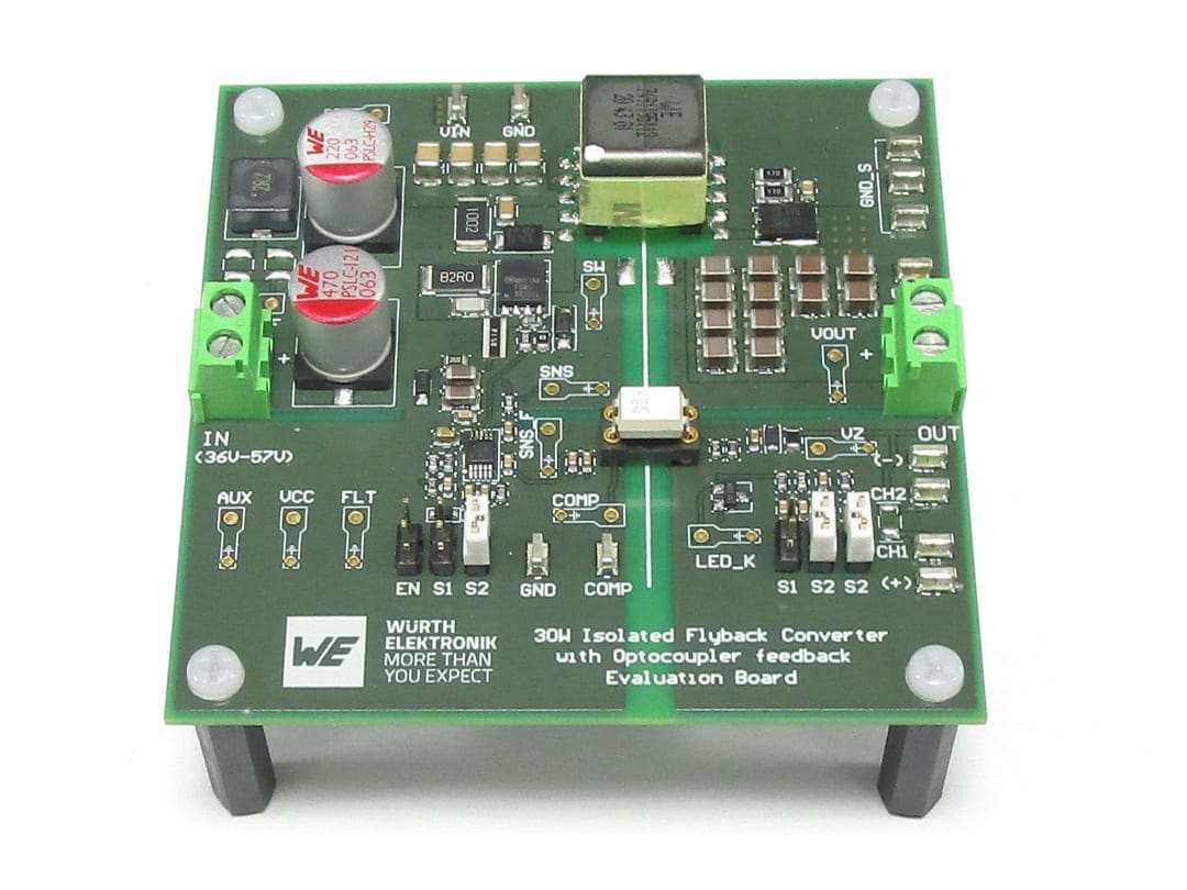 Bild einer grünen Platine mit verschiedenen elektronischen Bauteilen