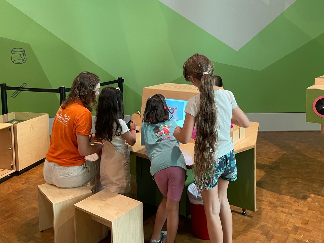 Children taking part in Würth Elektronik’s vacation programme visited the “experimenta” science centre in Heilbronn.