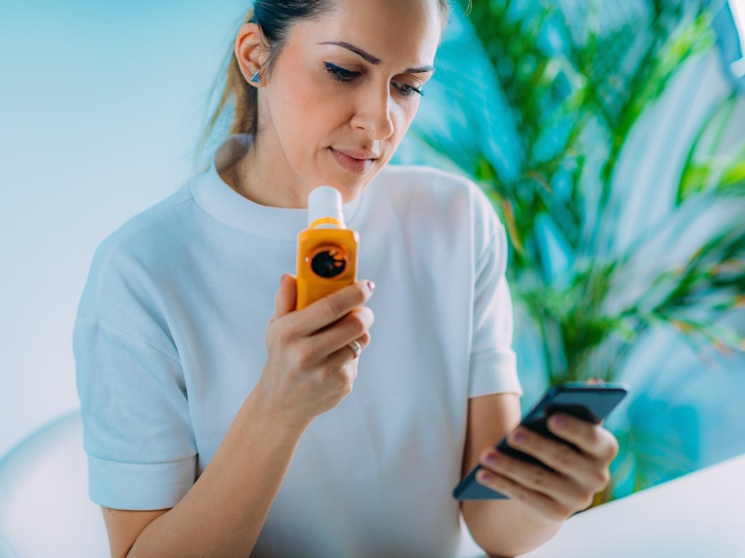 A woman with a spirometer