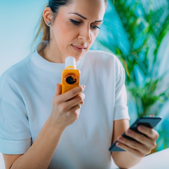 A woman with a spirometer