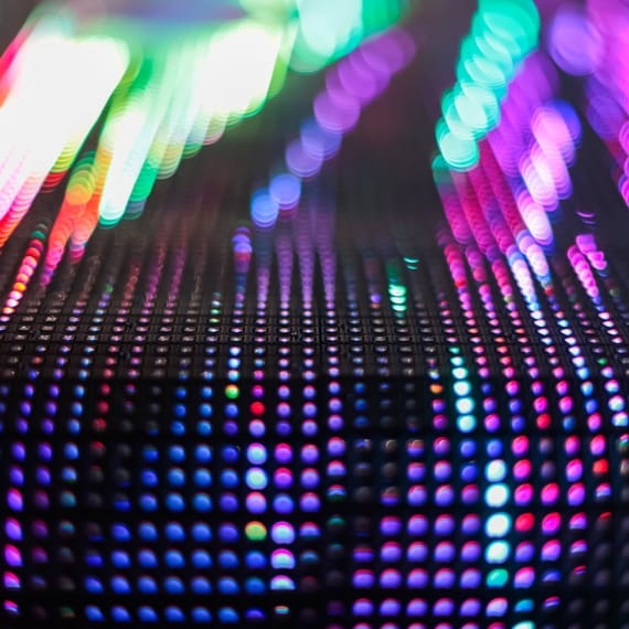 Nahaufnahme von bunten LED-Lichtern