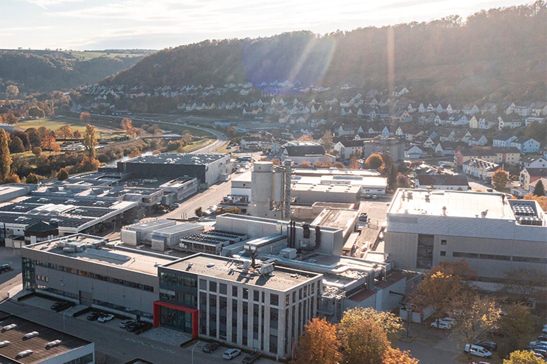 Würth Elektronik GmbH & Co KG Circuit Board Technology, Niedernhall A Würth Elektronik factory building located in a valley