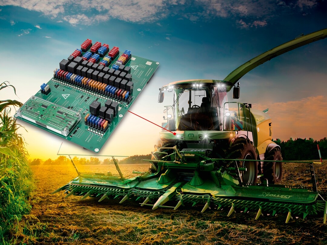 Abbildung eines landwirtschaftlichen Fahrzeugs mit einer Zentralelelektrik im Vordergrund, die auf dien Einbauort hinweist