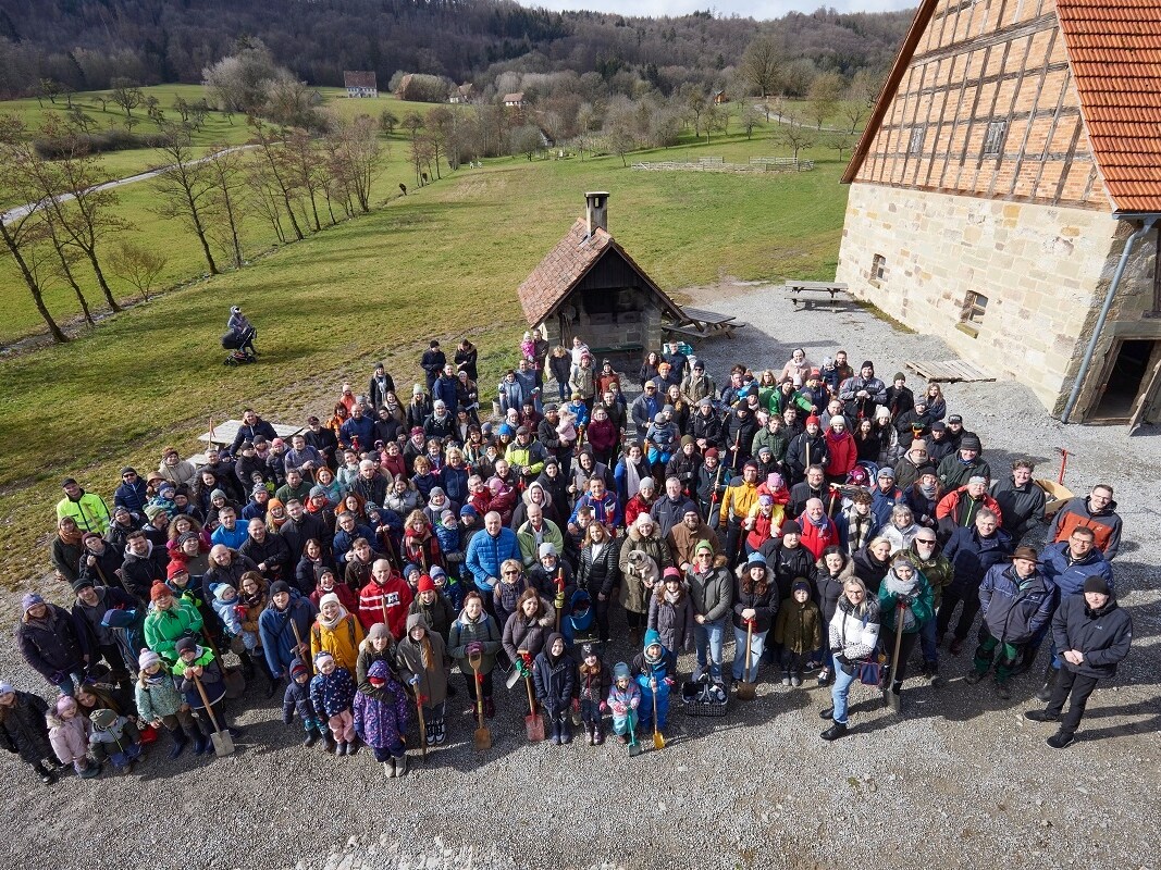 Employees of CBT and ICS with their families before the start of the tree planting campaign.