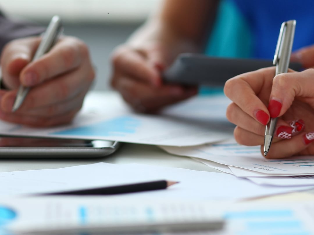 people learning together en