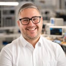 Profilbild: Sebastián Mirasol-Menacho - Produktmanager für EMV‑Abschirmung und thermische Materialien