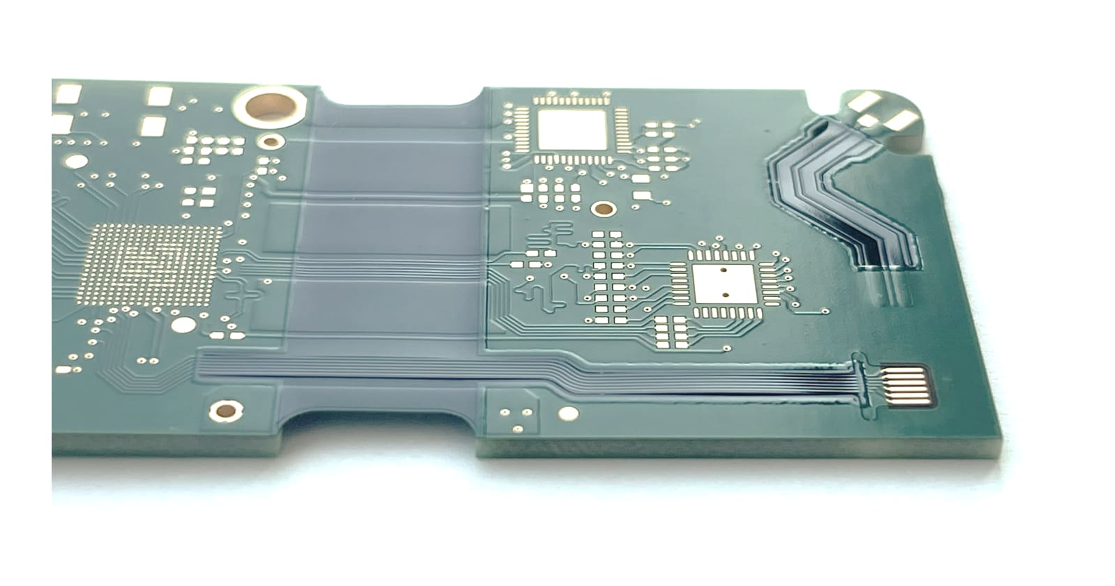 WE CBT Collage RIGID.flex Sample WE.flexone Outline Image showing outlines as a detail of the physical PCB sample WE.flexone in RIGID.flex technology
