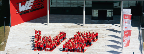 Würth Elektronik ICS Italia Würth elektroik Italia Firmengebäude mit Menschen davor